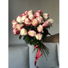 Букет роз Свитнес (23 розы) 50 см 