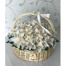 Белые орхидеи в корзине 40 см