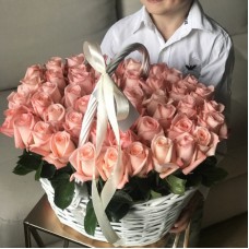 Розы Энгажемент  в корзине M (49 роз)