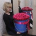Малиновые розы в цилиндре (L) 69-75 роз - доставка цветов по СПб