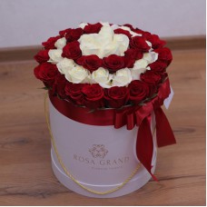 Белые и красные розы в коробке (L) 69-75 роз