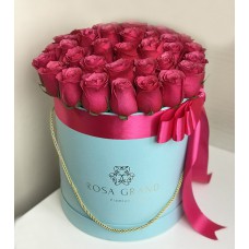 Малиновые розы в цилиндре (M) 43-47 роз - доставка цветов санкт петербург