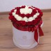 Белые и красные розы в коробке (S) 31-35 роз