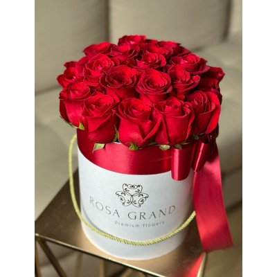 Красные розы в коробке XS (25 роз)