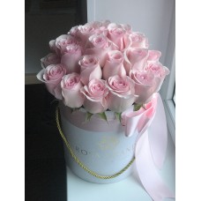 Розовые розы в коробке (XS) 23-25 роз