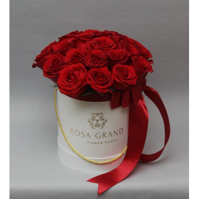 Красные розы в коробке (XS) 23-25 роз