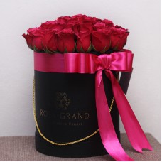 Малиновые розы в коробке (XS) 23-25 роз