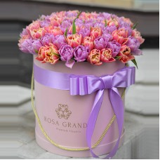 Тюльпаны пионовидные в коробке (M) до 99 тюльпанов